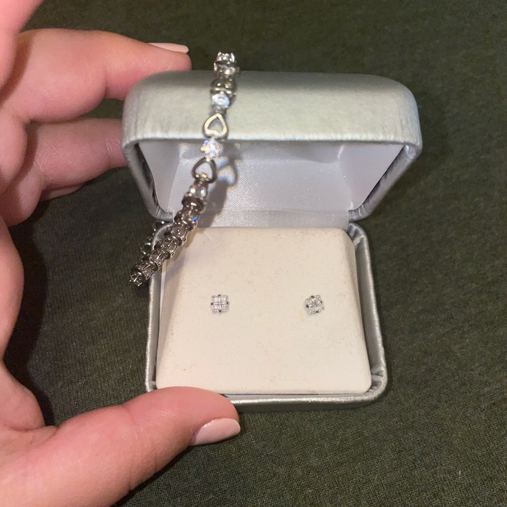 Pandora bracelet and earrings set